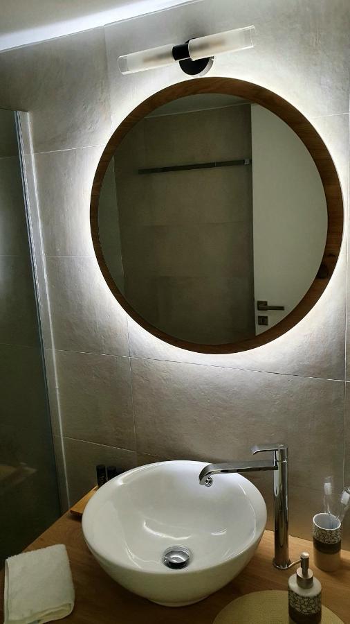 Apartament Alexandra'S Boutique House Triovasálos Zewnętrze zdjęcie